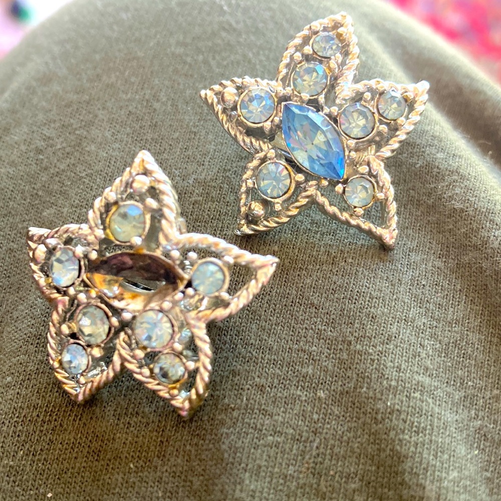 1950s SARAH COVENTRY clip  back blue crystal earrings need a little fix